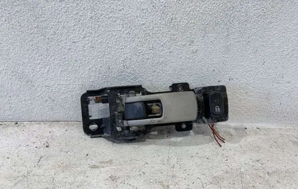 Chevrolet Equinox Front door interior handle 5480881