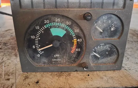 Speedometer (instrument cluster)