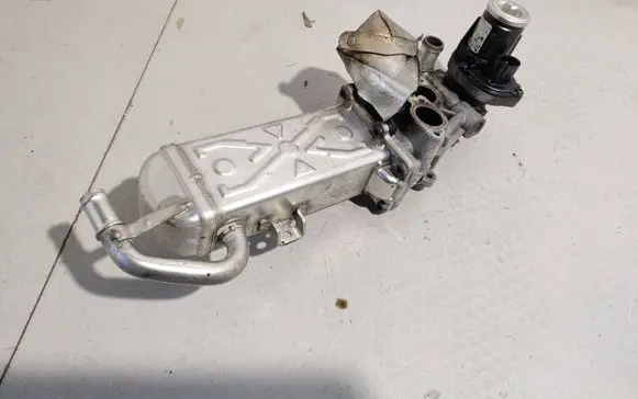 Volkswagen Touran II EGR valve cooler 03L131512C 4096301632H 031714