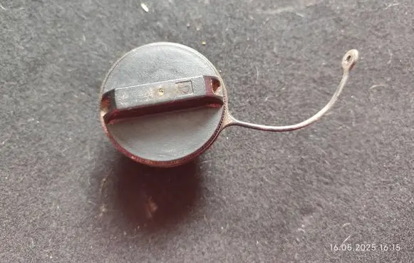 Nissan Note (E11) Fuel tank filler cap 