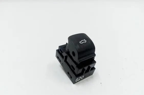Tailgate opening switch