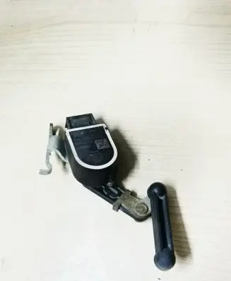 Headlight/headlamp level sensor