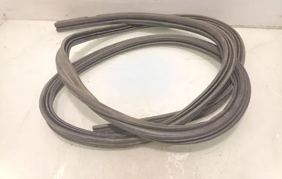 Volkswagen Jetta VI Trunk rubber seal (body) 