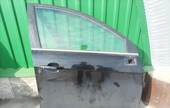 Chevrolet Captiva Front door