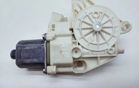 Mercedes-Benz E W212 Front door window regulator motor A2048200242 13979167