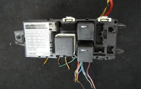 Volvo S40, V40 Fuse box set 30889989 1b06-0210
