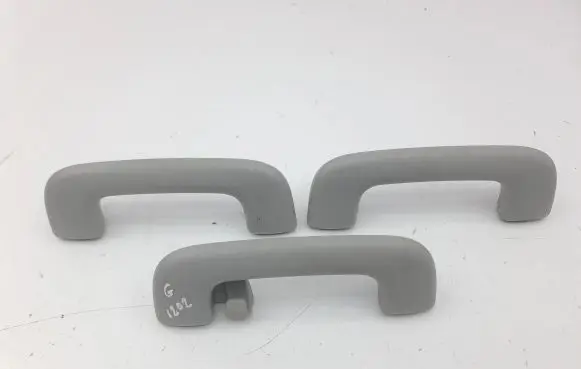 Hyundai Kona I A set of handles for the ceiling 