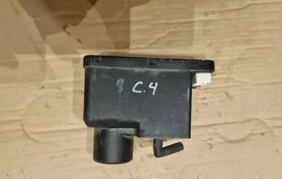 Audi 100 S4 C4 Central locking vacuum pump 