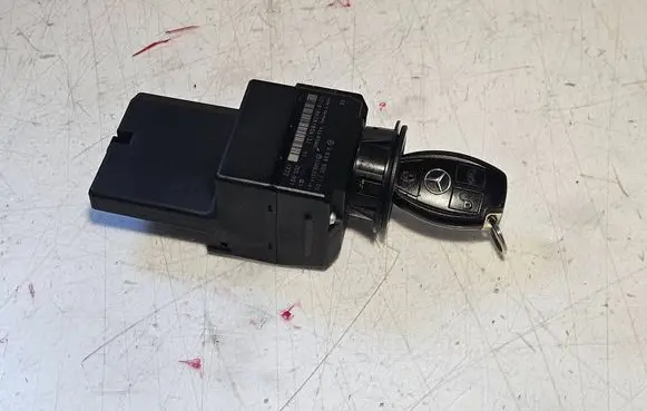 Mercedes-Benz Vito Viano W639 Ignition lock A6399007100
