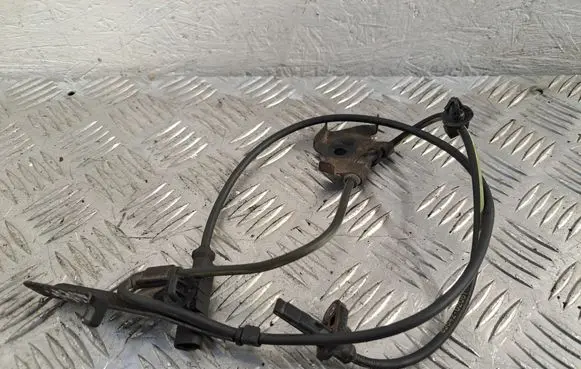 Toyota Avensis T270 ABS brake wheel speed sensor 8954202061