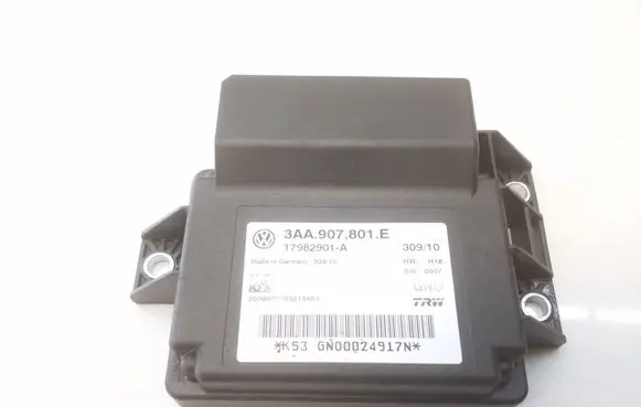 Volkswagen PASSAT B7 Hand brake control module 3AA907801E