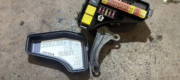 Volvo 850 Fuse box set 9128576
