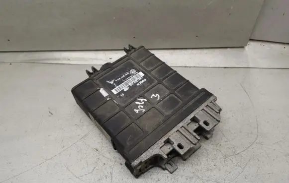 Volkswagen Golf III Engine control unit/module 0261203318 1H0907311L