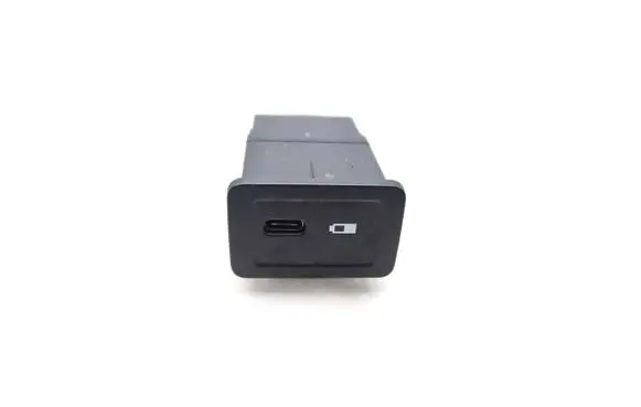 Mercedes-Benz A W176 USB socket connector A2478200401