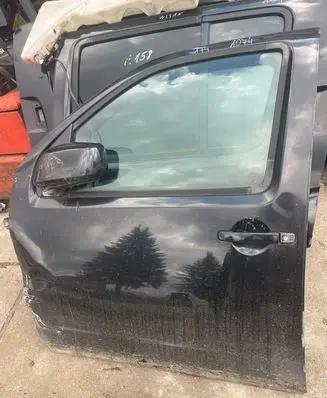 Nissan Pathfinder R51 Front door