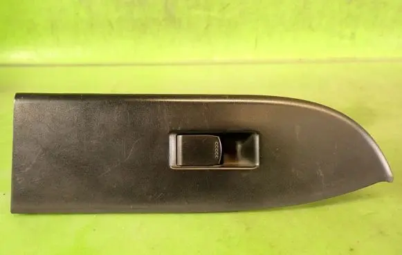 Suzuki Grand Vitara II Electric window control switch 62J00-1837T