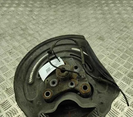 Rear wheel hub