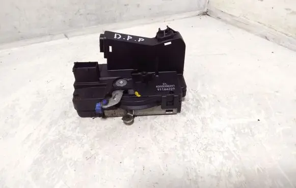 Nissan Primastar Front door lock 8200008261 91166229
