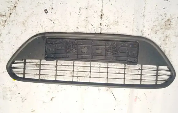 Ford Focus Front bumper lower grill 8m5117b968a lkn0097a