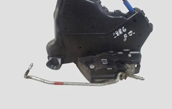 Toyota Corolla Verso AR10 Front door lock A046693