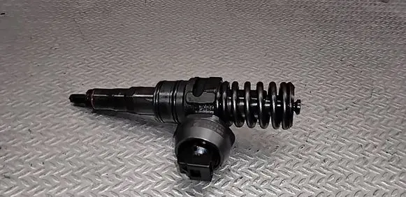Volkswagen Caddy Fuel injector 038130073AG