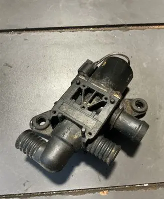 BMW 5 E60 E61 Coolant heater control valve 6911797