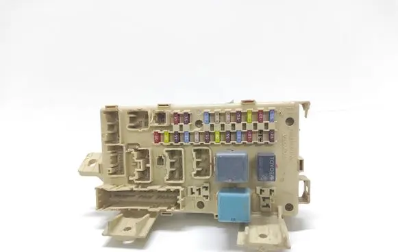 Toyota Avensis T250 Fuse module 82641CA020F