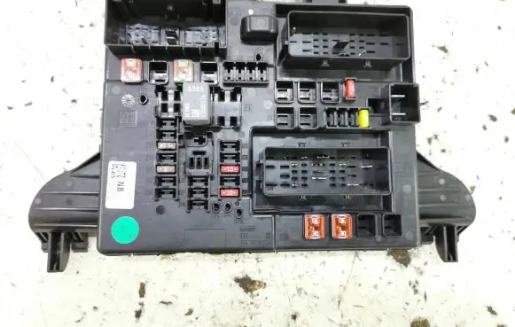 Opel Insignia A Fuse module 13277318 08063402209