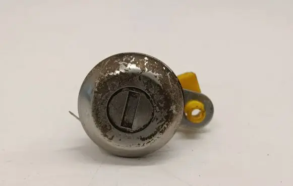 Dacia Spring Front door lock (next to the handle) 