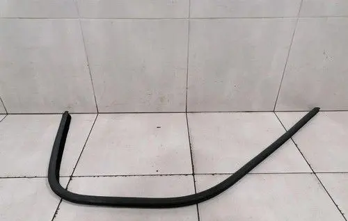 Aston Martin DB11 Rubber seal front coupe door window ED43F20708DB