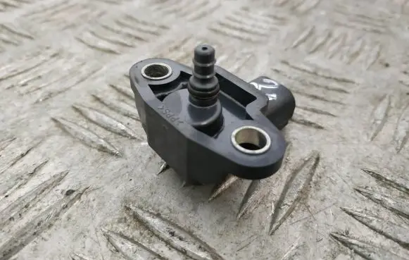 Mercedes-Benz C W204 Air pressure sensor A0051535028