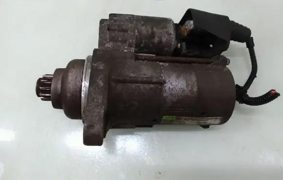 Volkswagen Caddy Starter motor 02Z911023H