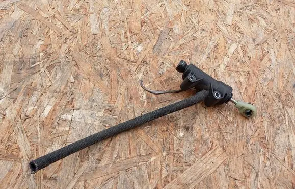 BMW 1 E81 E87 Clutch master cylinder 6773670