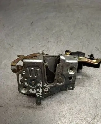 Mercedes-Benz E W210 Rear door lock 2027300535