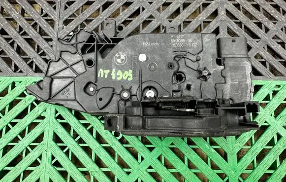 BMW X1 U11 Front door lock 5A160B5