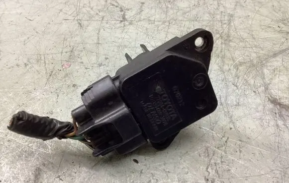 Toyota Avensis T250 Mass air flow meter 22204 070212 MB1974003070