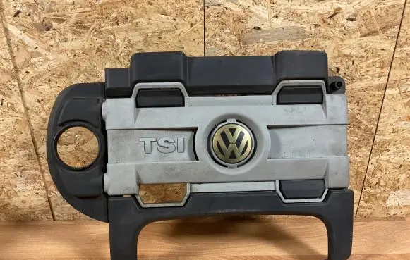 Volkswagen Golf V Engine cover (trim) 03C103925BB