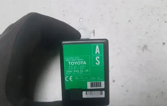 Toyota Auris 150 Door control unit/module 8974012040