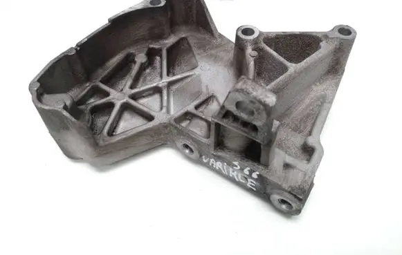 Nissan Qashqai Engine mounting bracket 8200633253