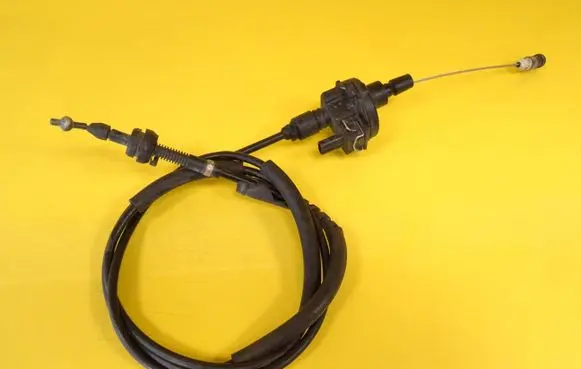Volkswagen Golf IV Throttle cable 1J0723555AB