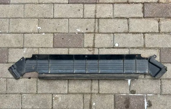 Radiator cooling fan shroud