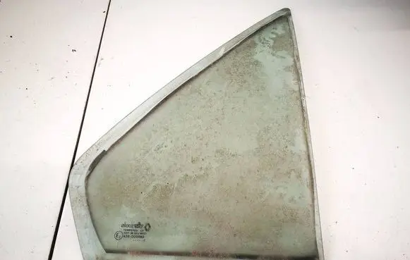 Rear vent window glass