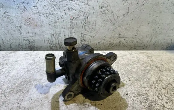 Nissan X-Trail T30 Power steering pump