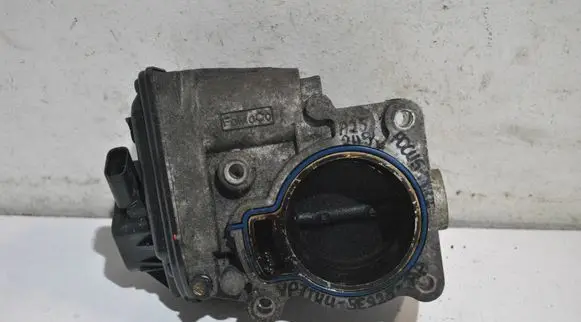 Ford Focus Throttle body valve VP7T4U9Y928BA PBTGF20GG20 8S4E-AD