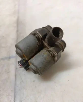 Mercedes-Benz E W210 Coolant heater control valve 0235451628 1147412114 0018307784