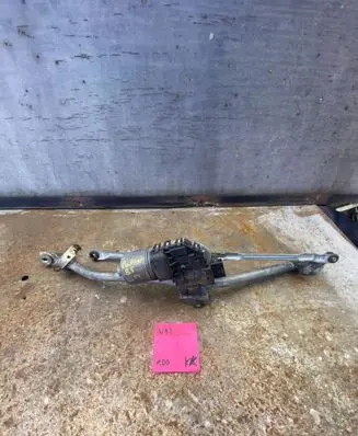 Volkswagen PASSAT B5 Front wiper linkage and motor 