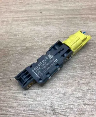 Audi A8 S8 D3 4E Airbag deployment crash/impact sensor 4B0959643D 600380 RB4