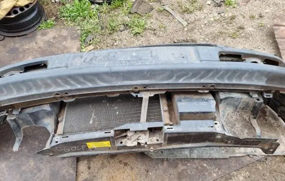 Volkswagen Golf II Radiator support slam panel