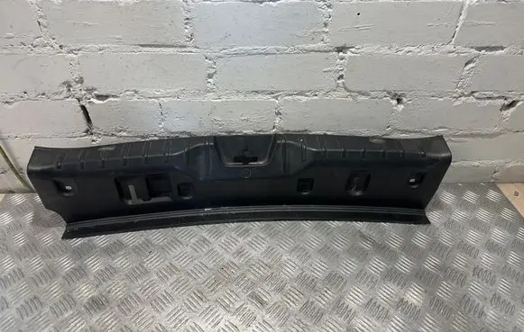 BMW 5 F10 F11 Tailgate/boot lid lock trim 7227535