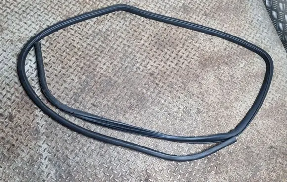 Nissan X-Trail T32 Rear door rubber seal (on body) 